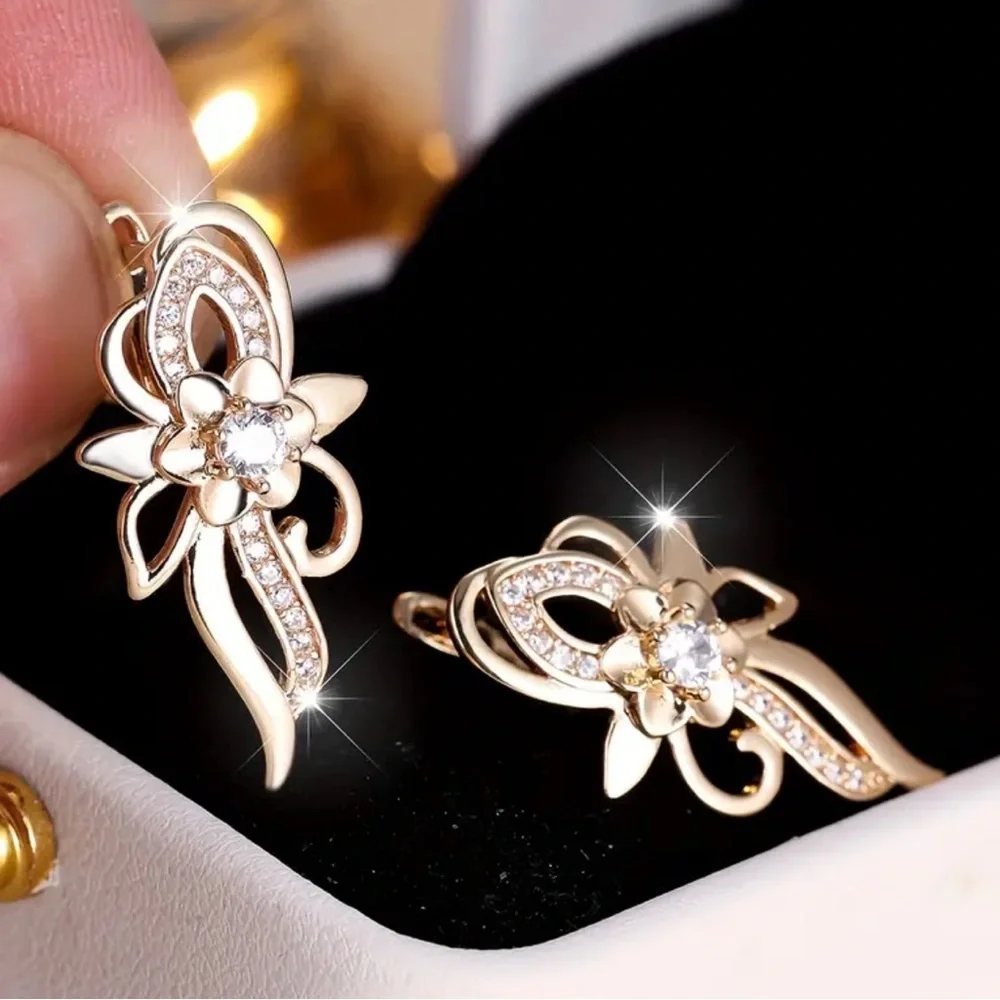 Elegant Gold Floral Crystal Earrings. (Box not included) - Picture 3 of 5